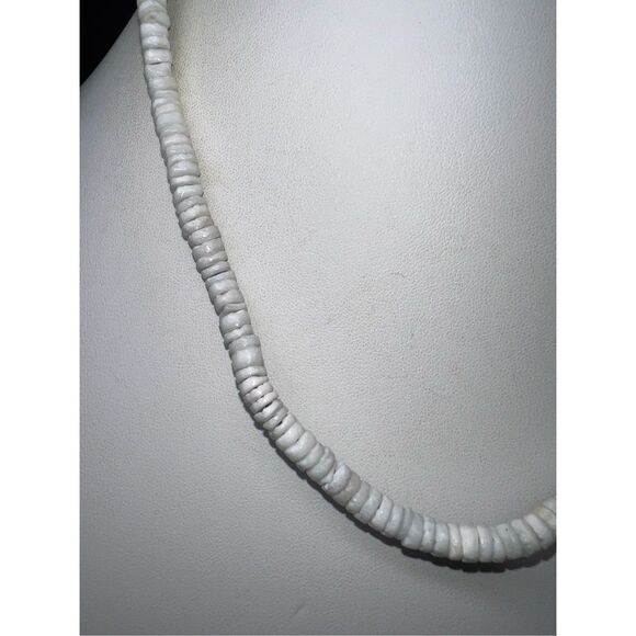Vintage Loop Closure Pooka Shell Necklace - Picture 2 of 6